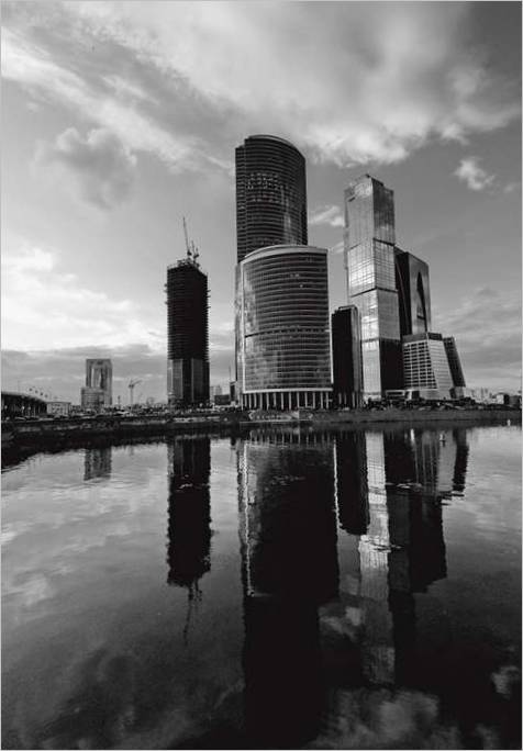 U svijetu zrcala