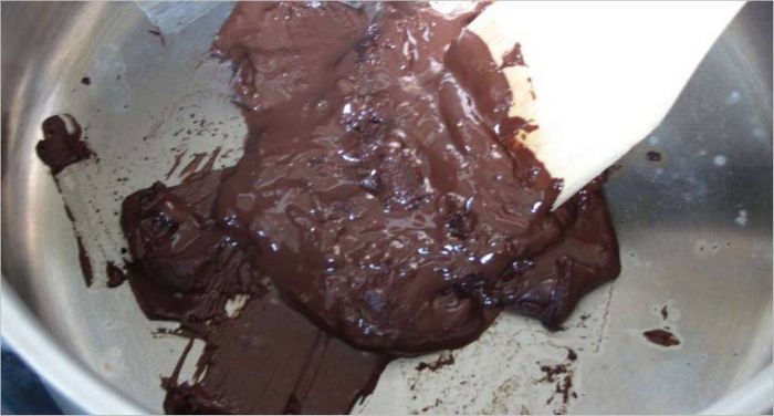 Test stolne indukcijske ploče za kuhanje-102 - rastopljena čokolada