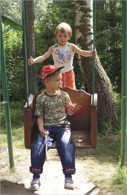 Djeca na ljuljački