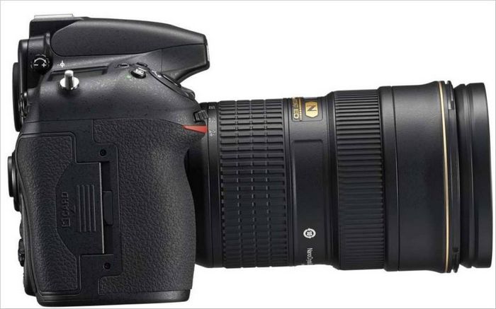 DSLR Kamera 810-pogled s lijeve strane